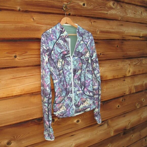 Lululemon Find Your Bliss Reversible Jacket in Vintage Green - Picture 3 of 12